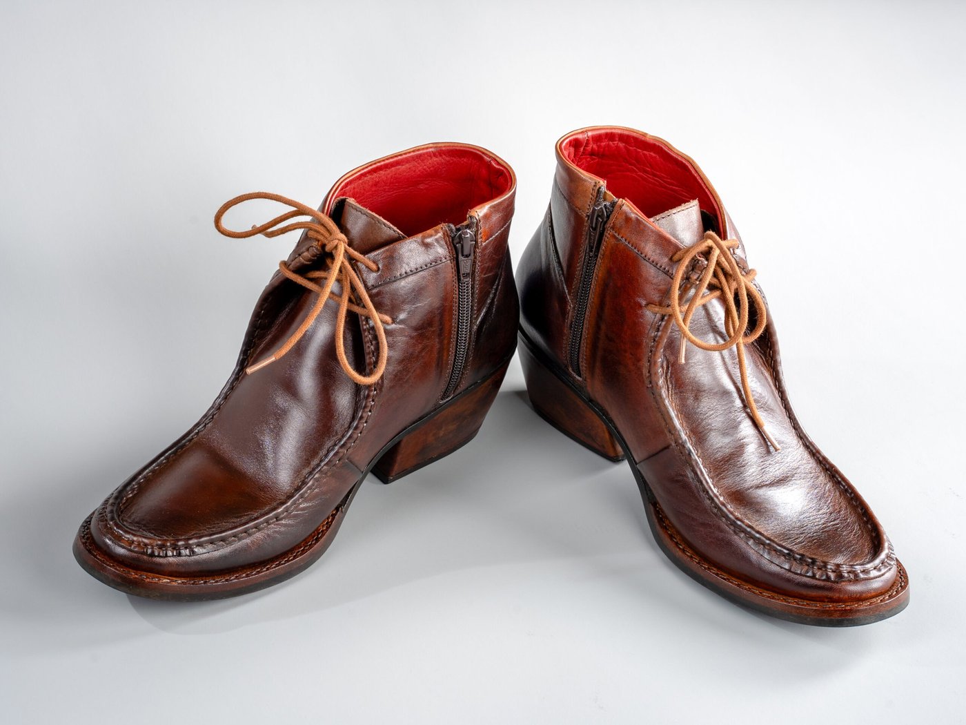 The Florence, three-quarter view showing the cherry-red lining