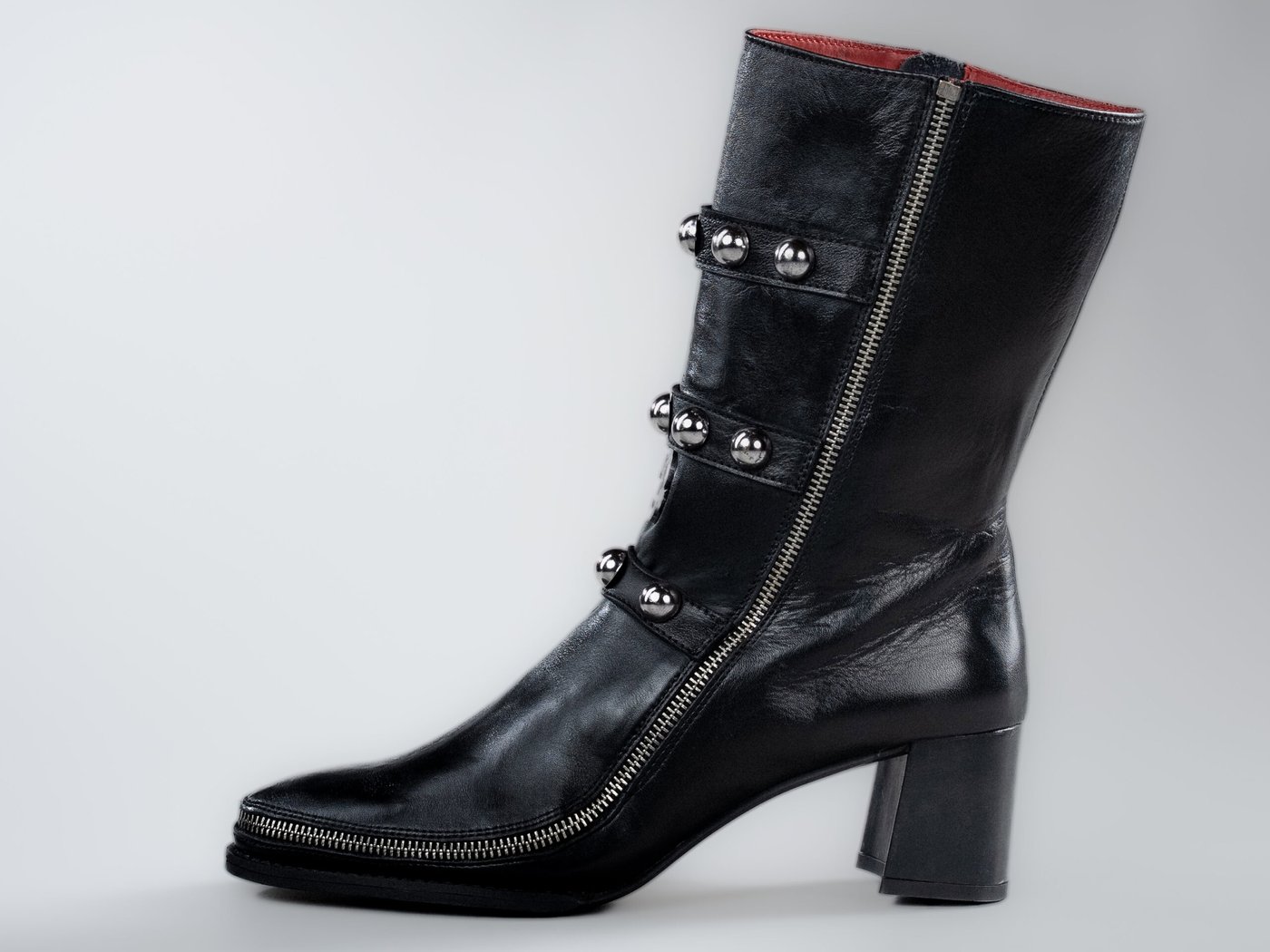 Vivienne Black, profile
