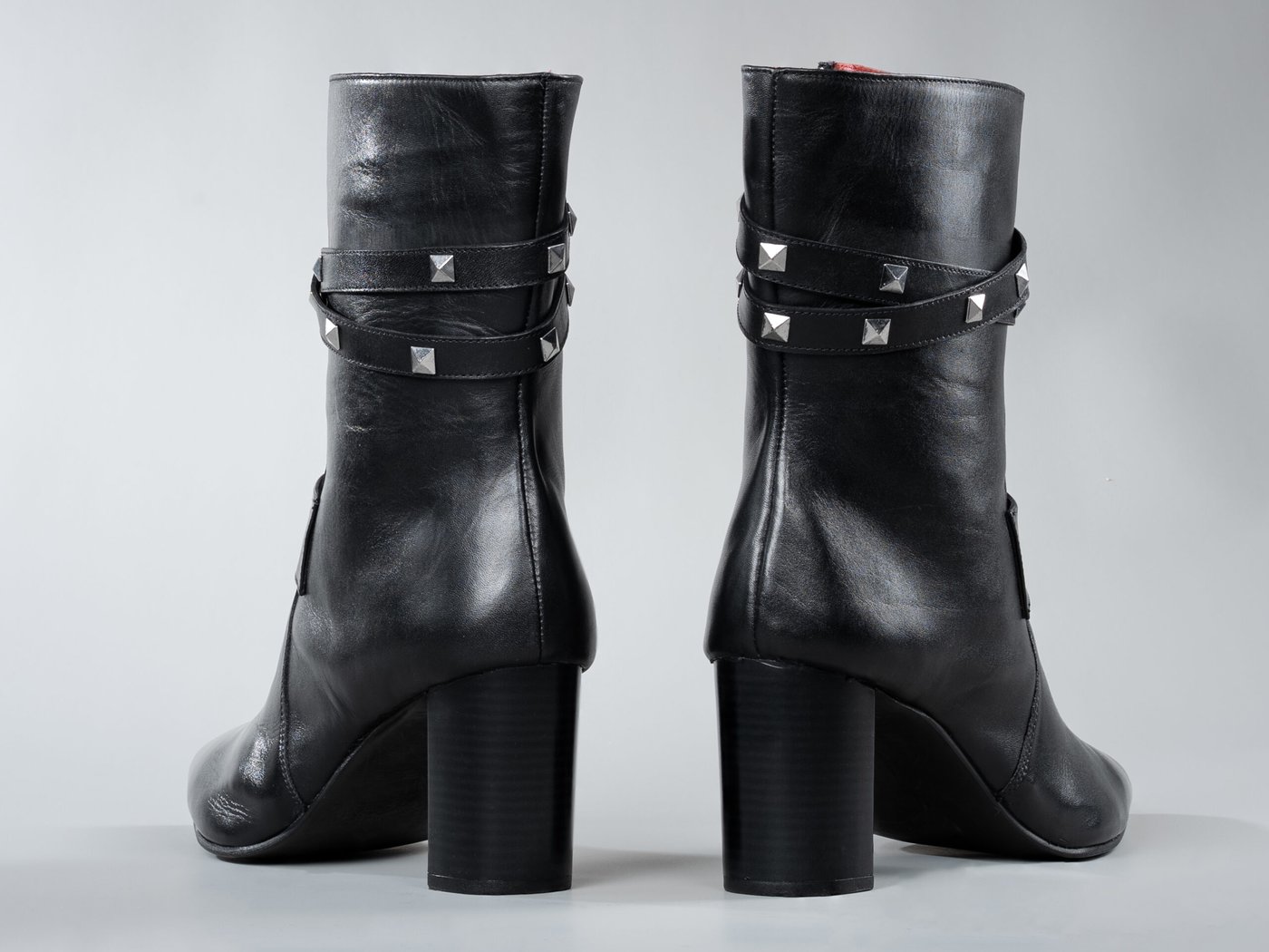The Paris Black, back view