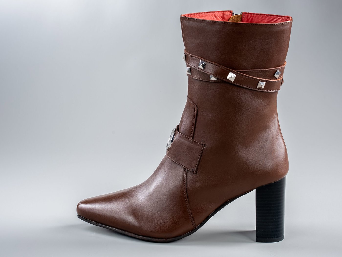 The Paris in brown, side profile in full-grain leather